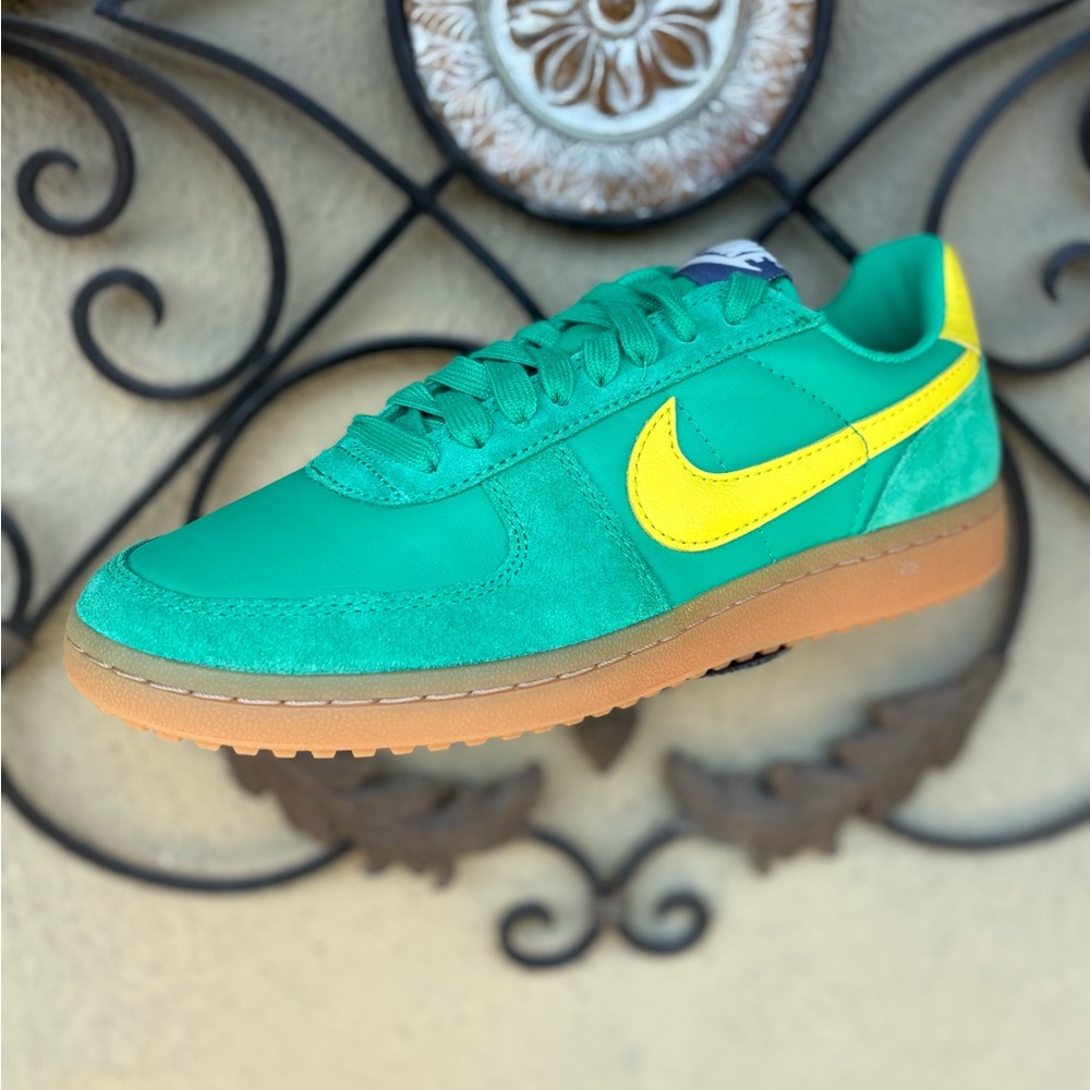 Nike Women’s Field General Retro Shoes - Picture 12 of 16